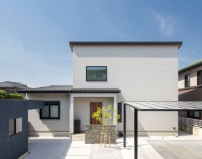 開放感と明るさにこだわった勾配天井のある家 写真